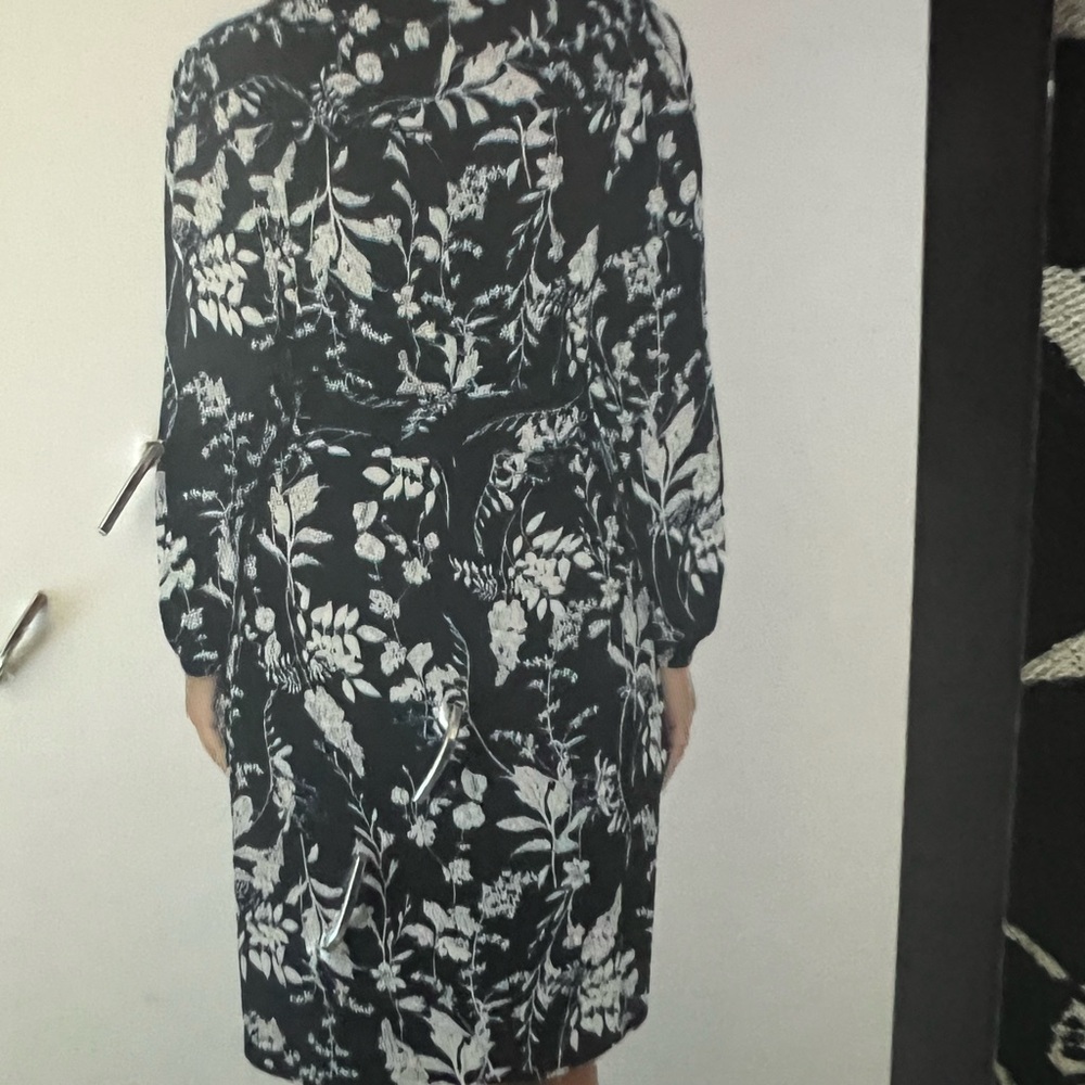 🎉 HP ⭐️ Firm Price ⭐️ Well Worn Womens' Crepe Dress Long Sleeve Tie Belt Medium - Picture 9 of 9